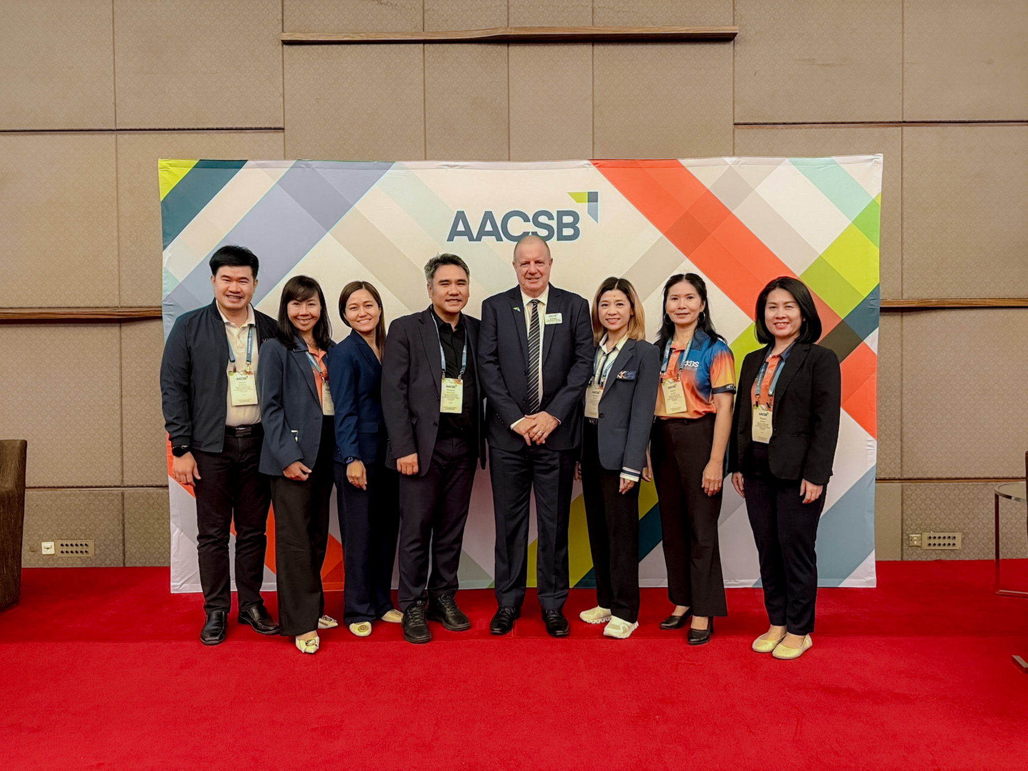 ผู้บริหารประชุม AACSB-10