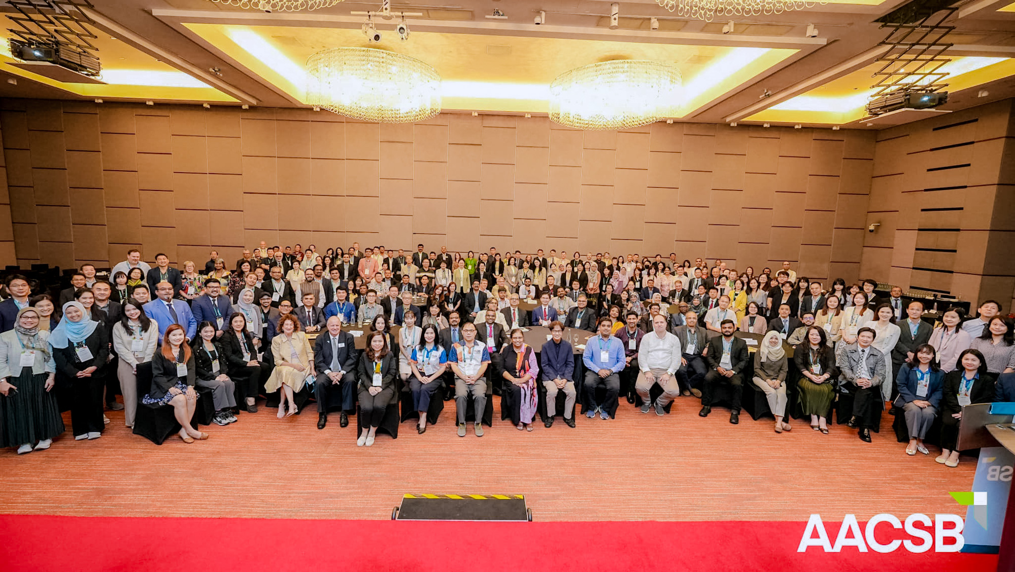 ผู้บริหารประชุม AACSB-18