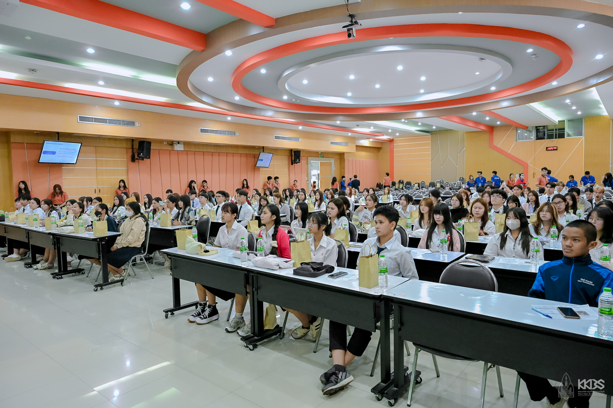 20062025_ปฐมนิเทศนักศึกษา ป.ตรี 2568-526